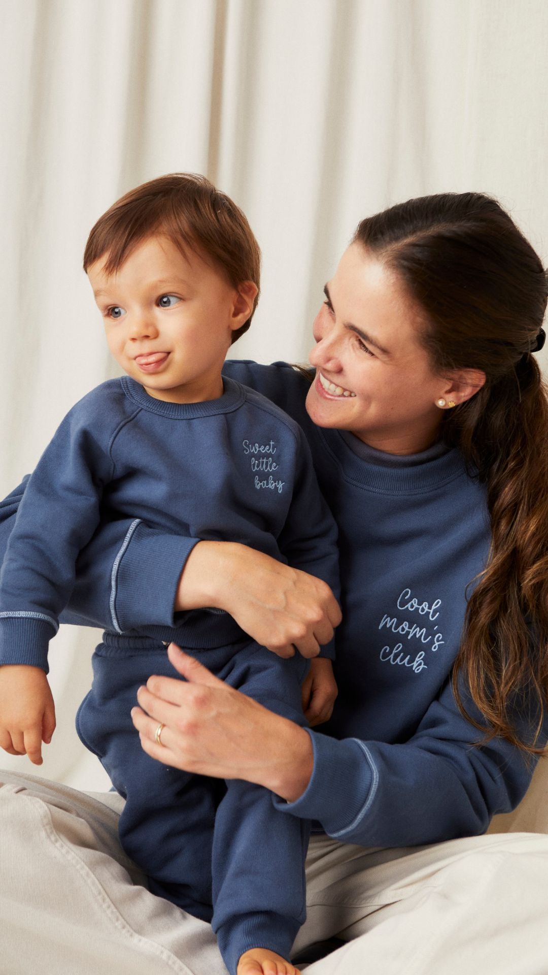 Polera Oversize Mamá Azul de algodón franelado