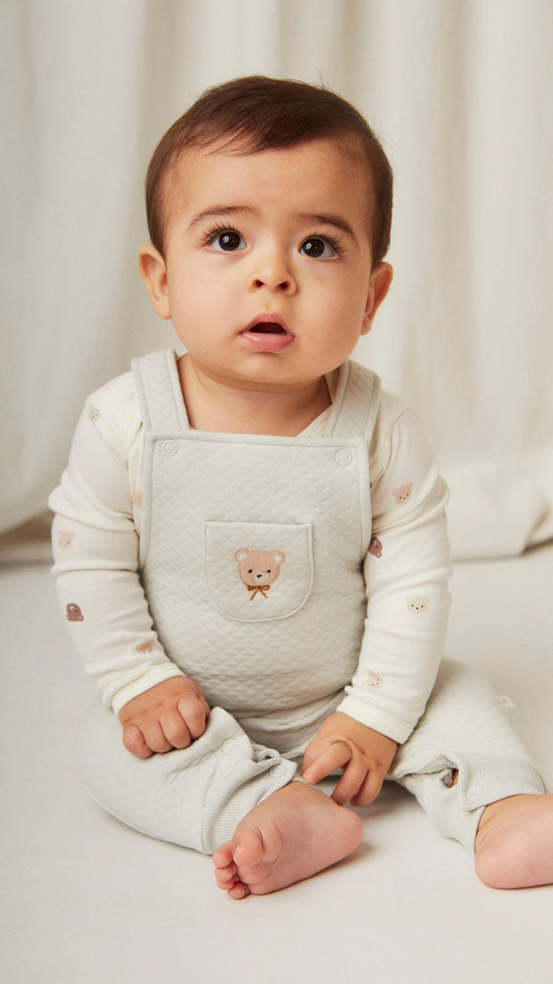 Set Romper Tirantes Celeste Bordado Oso de Jackard de algodón  + Body Perla Osos de algodón rib