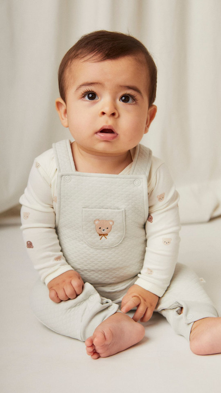 Set Romper Tirantes Celeste Bordado Oso de Jackard de algodón  + Body Perla Osos de algodón rib