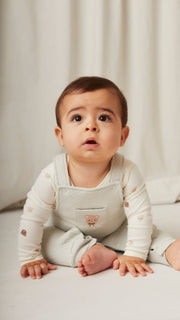 Set Romper Tirantes Celeste Bordado Oso de Jackard de algodón  + Body Perla Osos de algodón rib