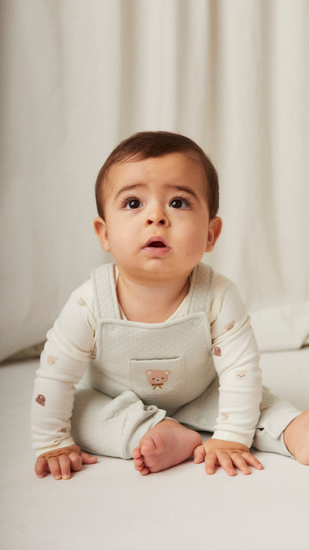Set Romper Tirantes Celeste Bordado Oso de Jackard de algodón  + Body Perla Osos de algodón rib