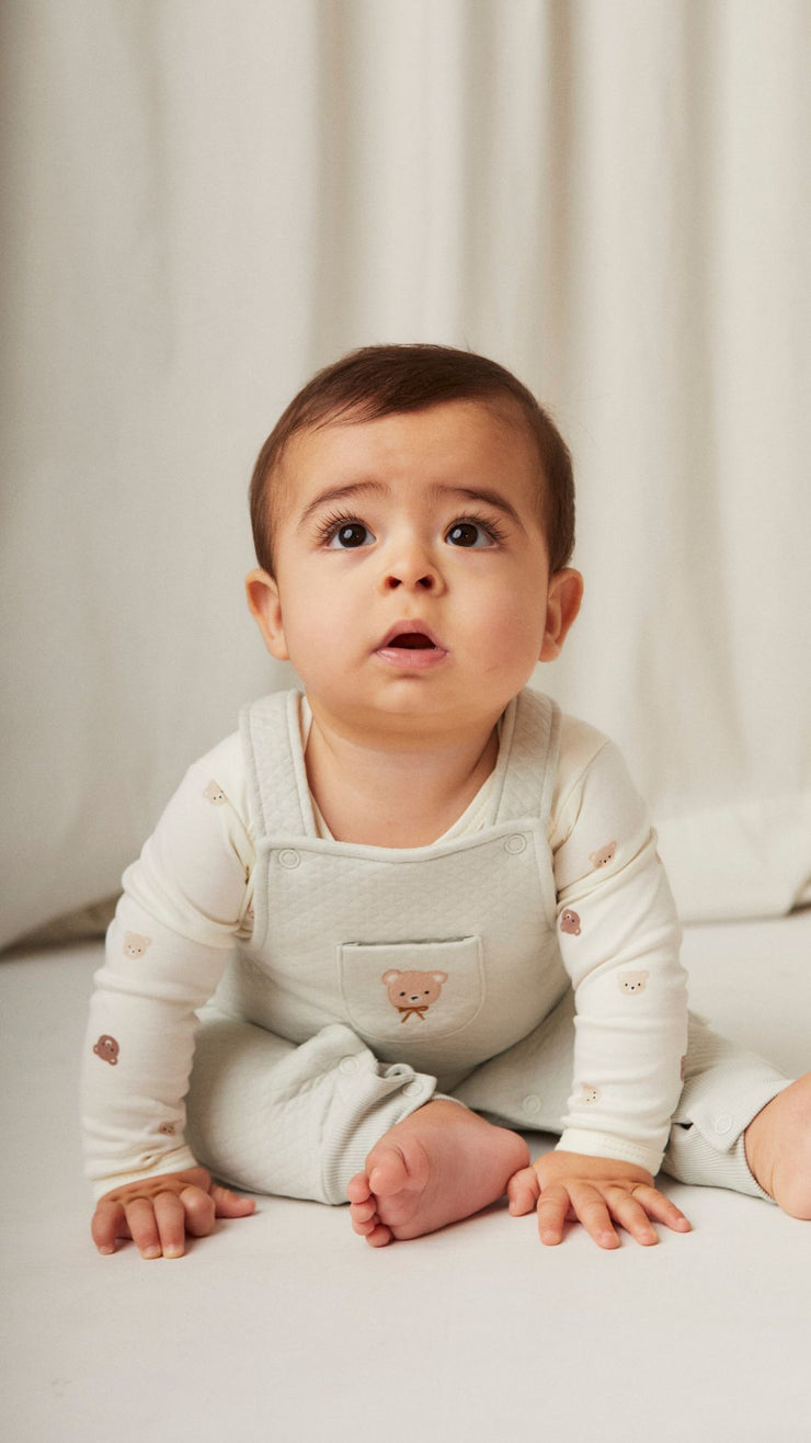 Set Romper Tirantes Celeste Bordado Oso de Jackard de algodón  + Body Perla Osos de algodón rib
