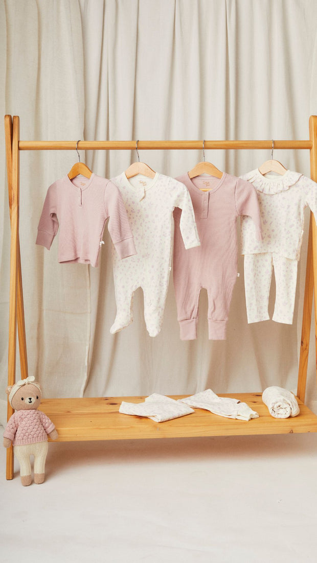Set Polo Bobo + Pant Perla Flores Lila de algón pima