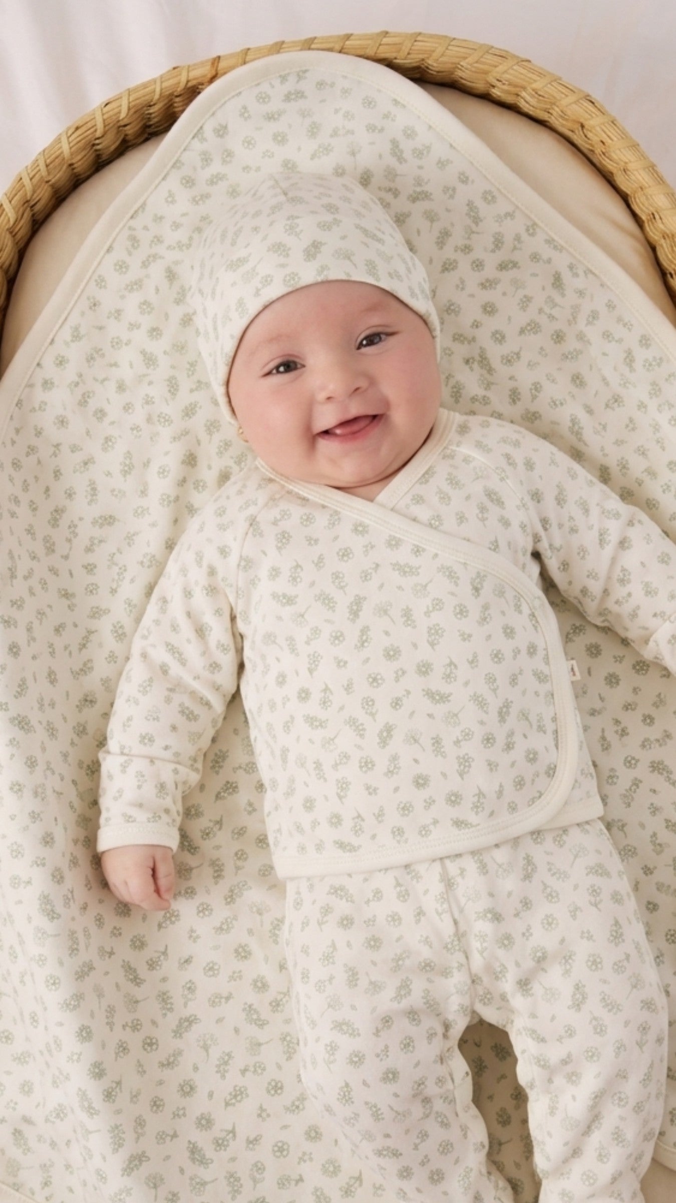 Set 3 Pcs Kimono + Pant + Gorro Perla Flores Verdes de Algodón pima