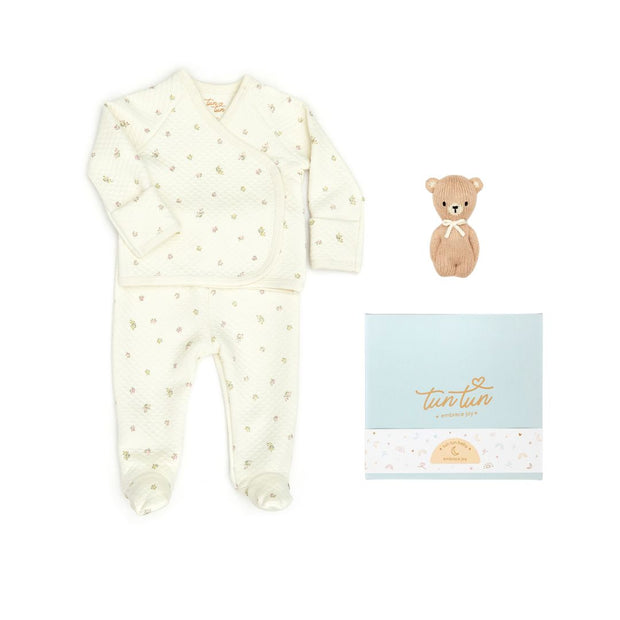Ajuar Kimono Jacquar Flores + Sonaja Osito + Cajita de Regalo