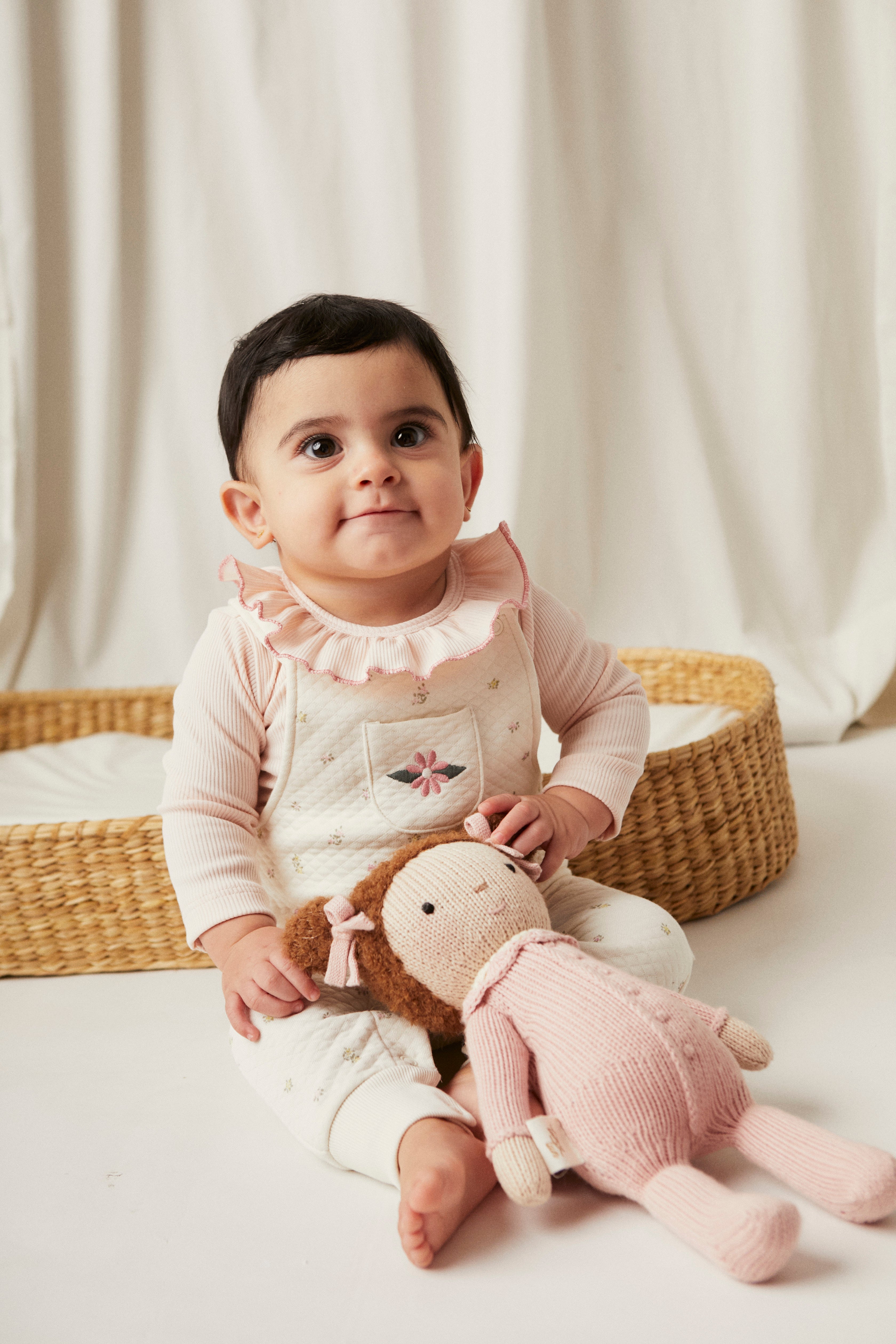 Conjunto 2PCS Romper Tirantes Perla Flores de Jackard de algodón + Body Bobo Rosado de Algodón Rib