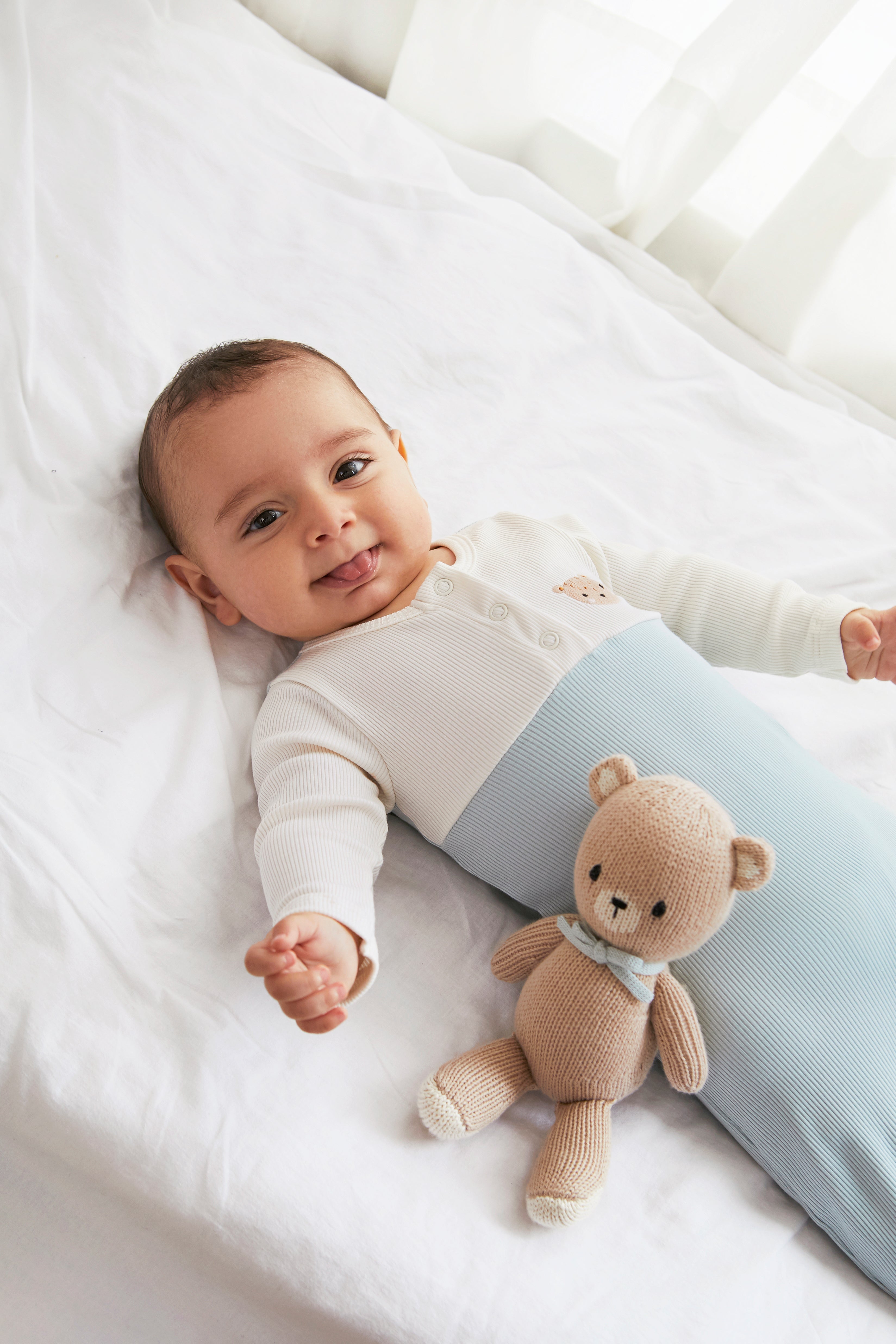 Osito Bebe de algodón tejido Beige & Celeste