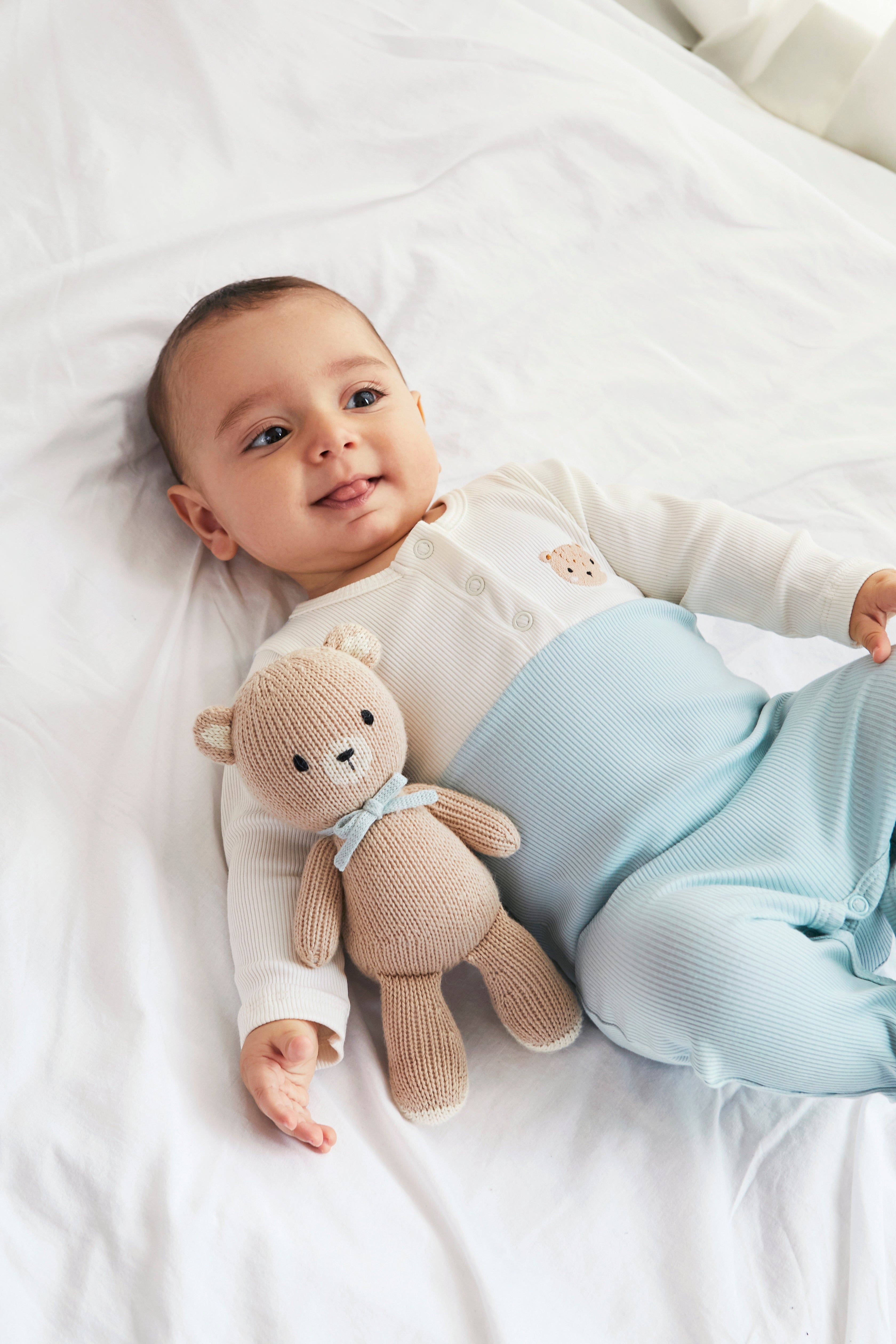 Osito Bebe de algodón tejido Beige & Celeste
