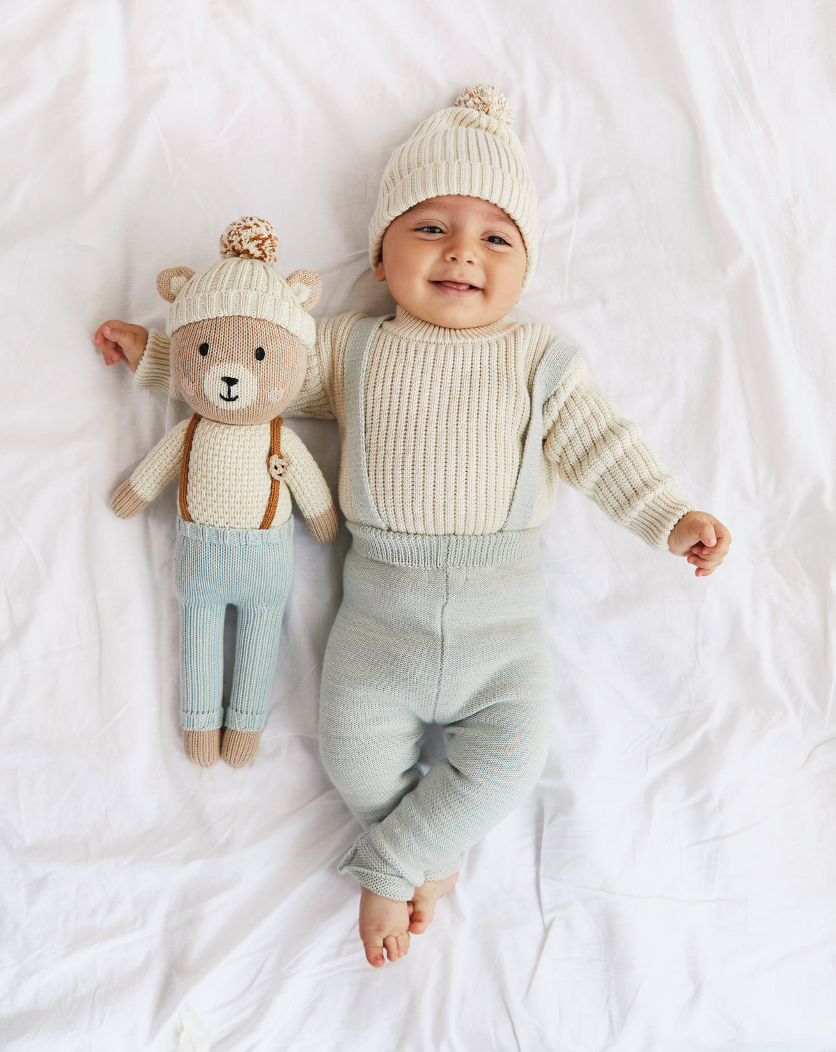 Arthur the bear 29cm light blue