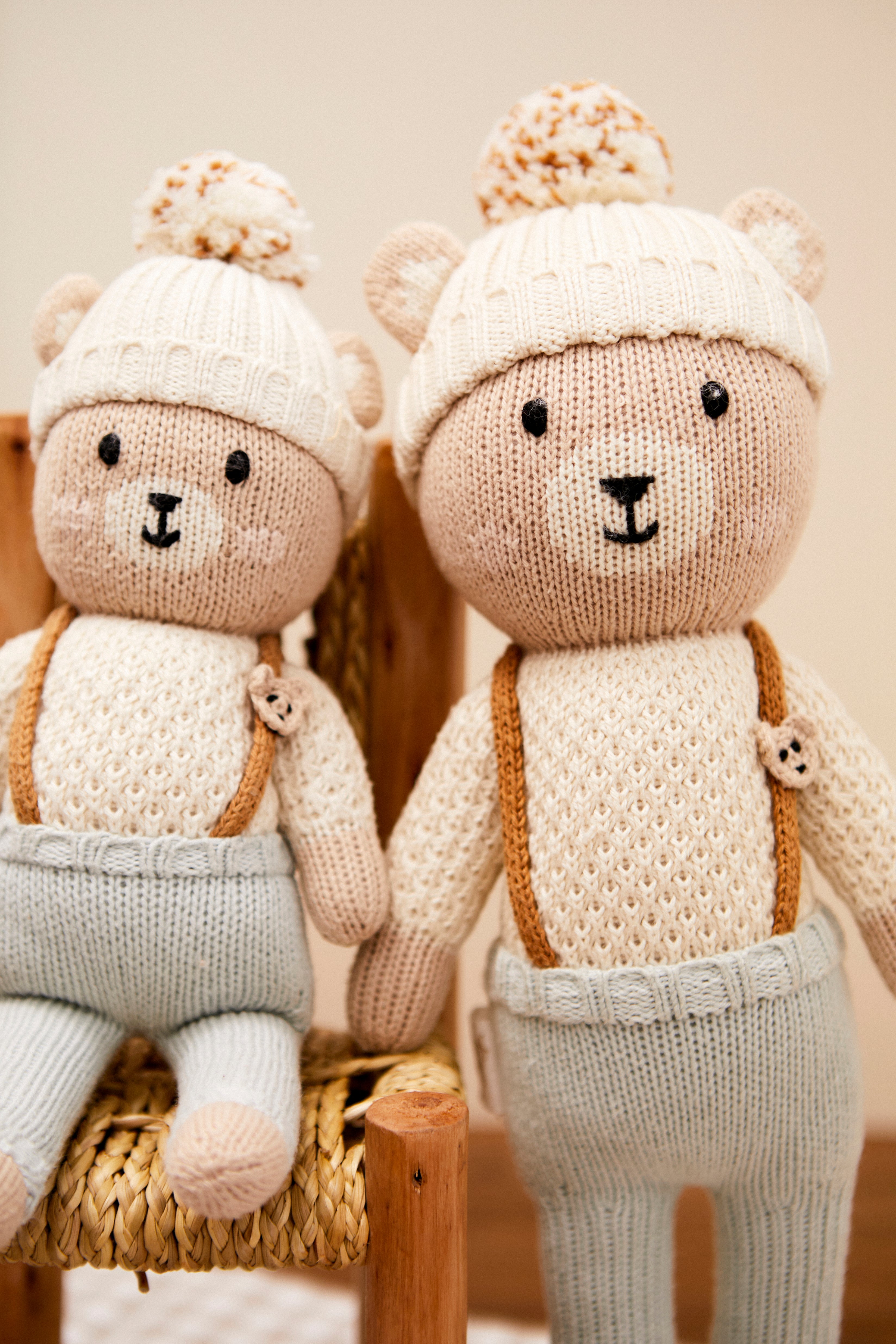 Arthur the bear 29cm light blue