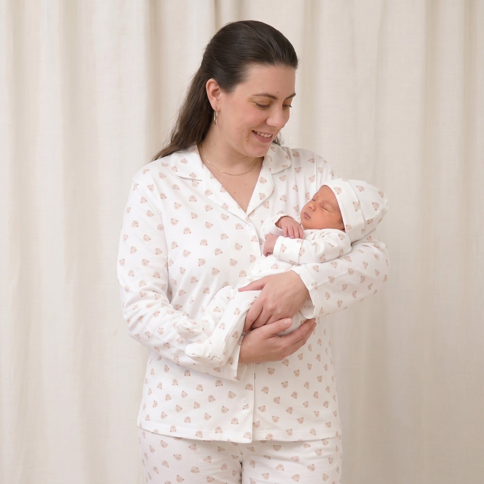 Pijama Mamá + Set 3 Pcs Kimono + Pant + Gorro Osos de Algodón Pima